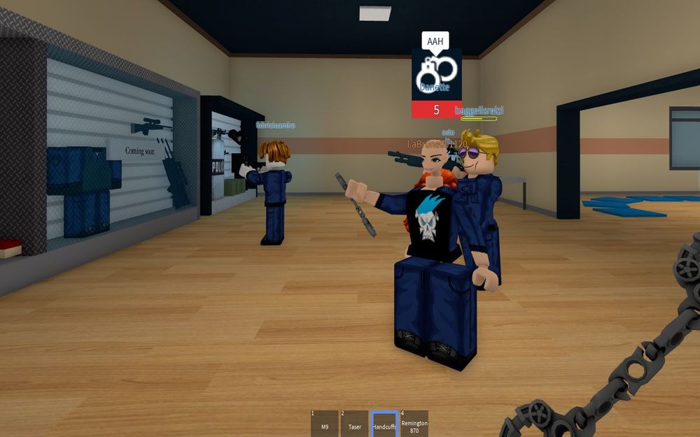 了解如何在 Roblox 移动版中放置物品