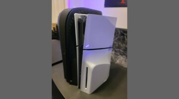 第一个玩家家里已经有了一台全新的瘦身版 PS5 主机