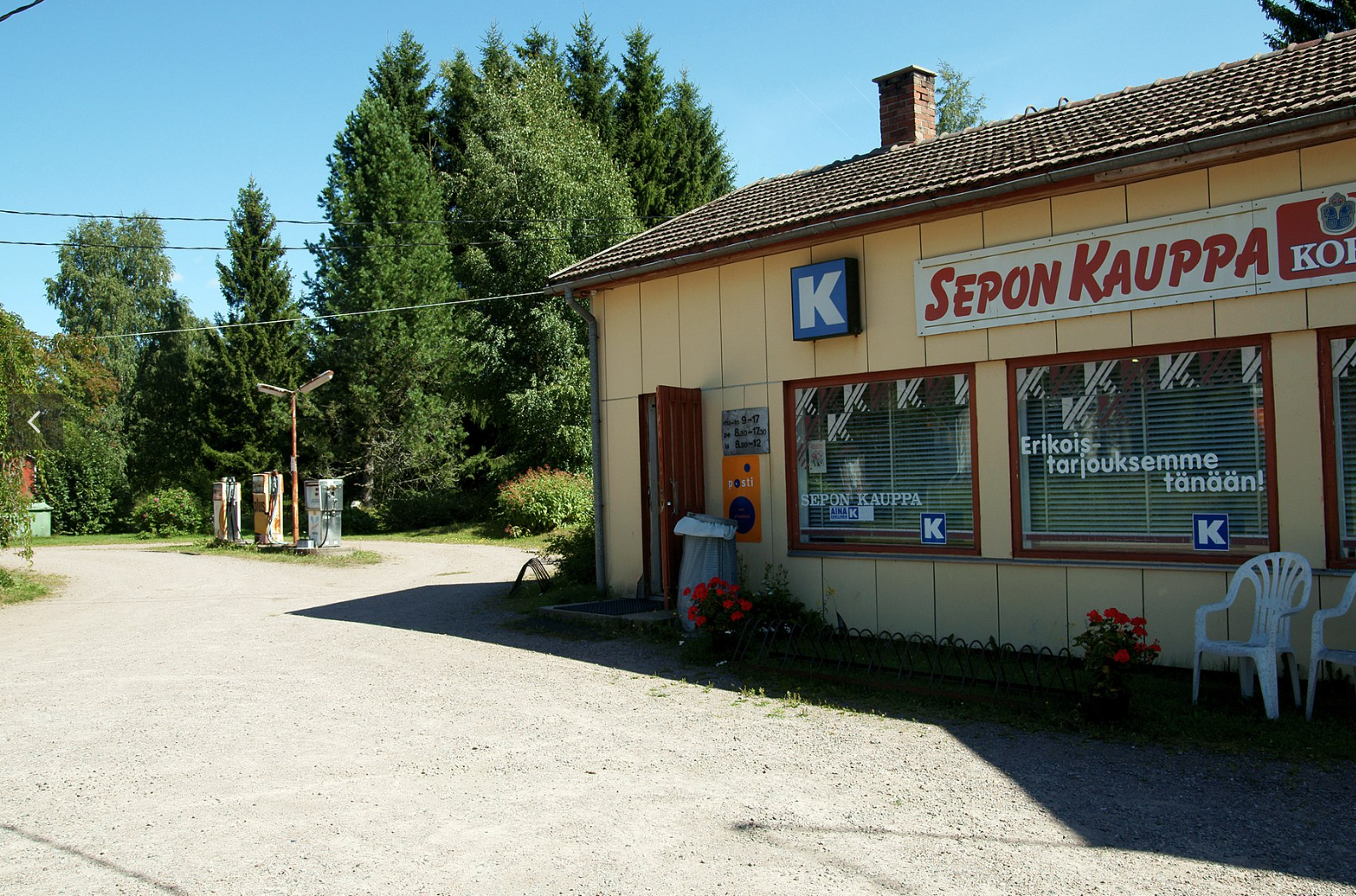 Sepon Kauppa（位于 Säkylä 的 Yttilä）的照片，是游戏中 Teimon Kauppa 便利店的灵感来源。