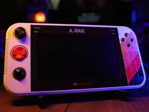 Atari Gamestation Go：带有数字键盘的复古游戏掌上电脑